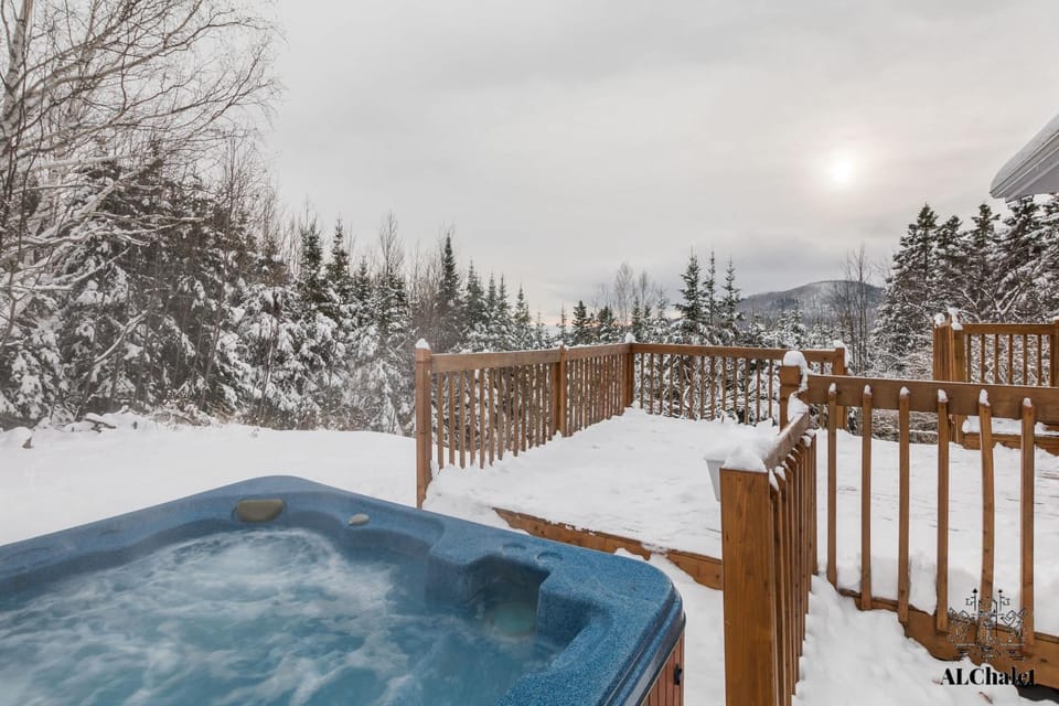 La Petite Ourse - boisé avec spa Chalet in Baie-Saint-Paul