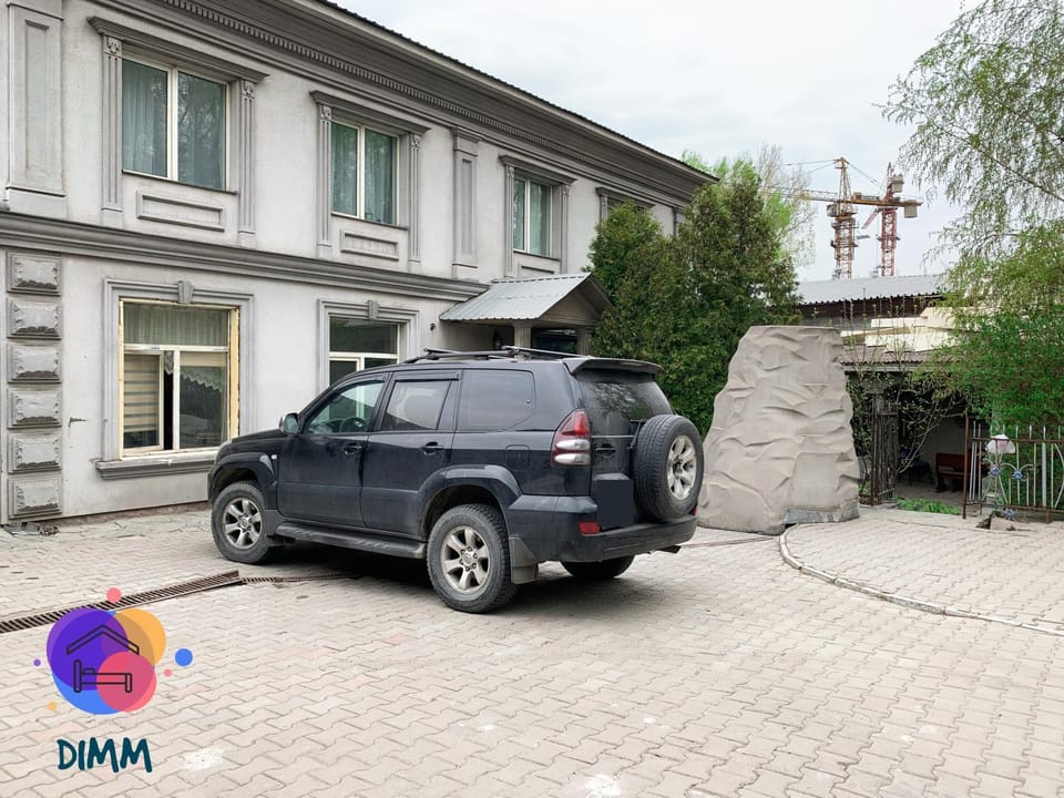 Property building, Facade/entrance, Parking