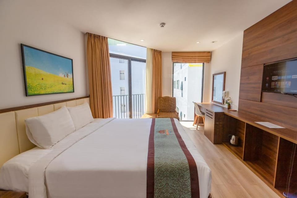 Bed, Photo of the whole room, Seating area, hair dresser