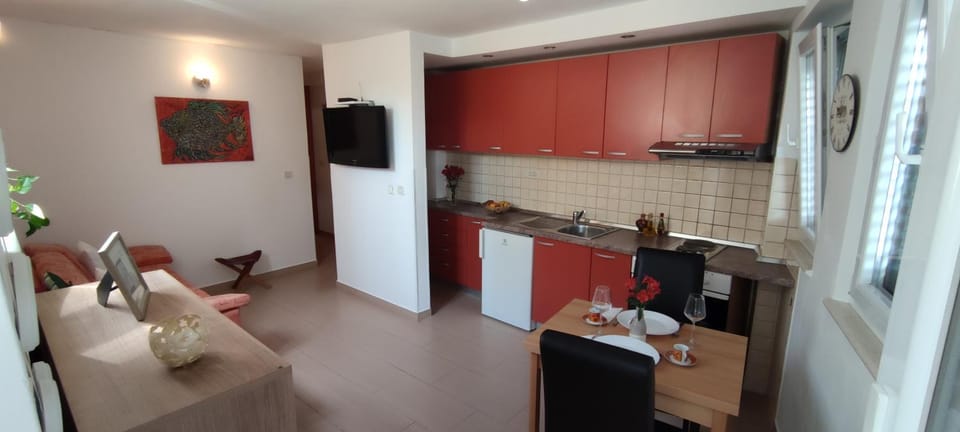 Kitchen or kitchenette, Seating area