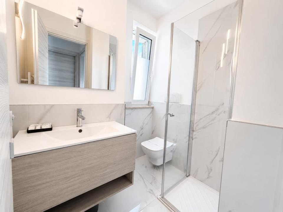 Shower, Toilet, Bathroom