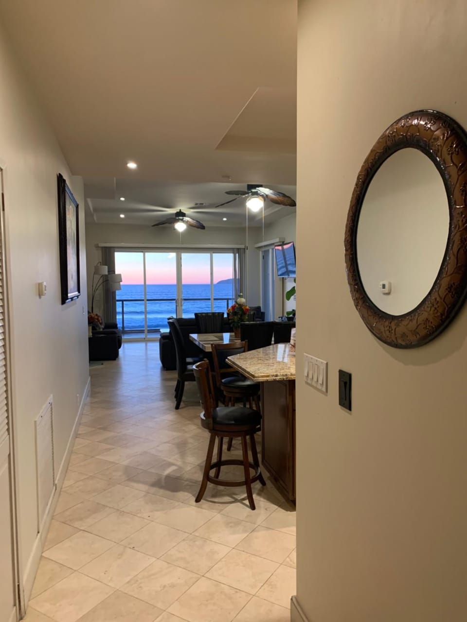 ACCESS - BEACH Penthouse PAPAS and BEER 2 miles WIFI Apartment in Rosarito