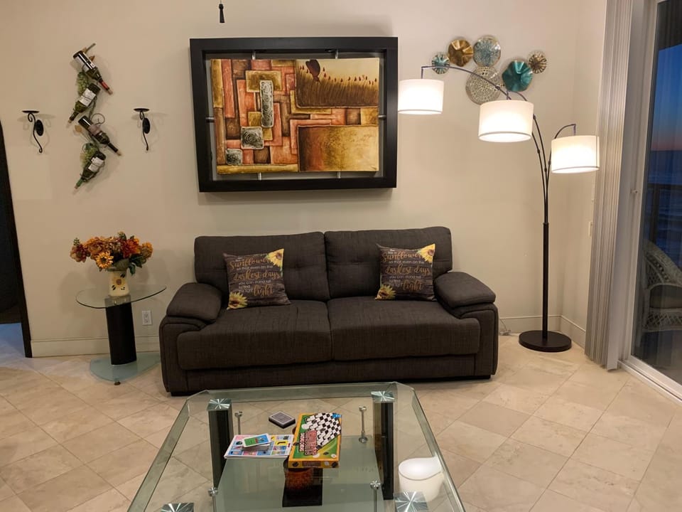 ACCESS - BEACH Penthouse PAPAS and BEER 2 miles WIFI Apartment in Rosarito
