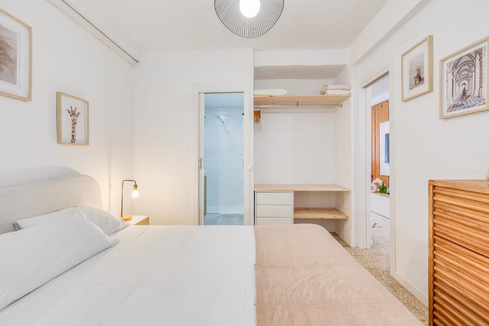 Bed, Photo of the whole room, Bedroom, wardrobe