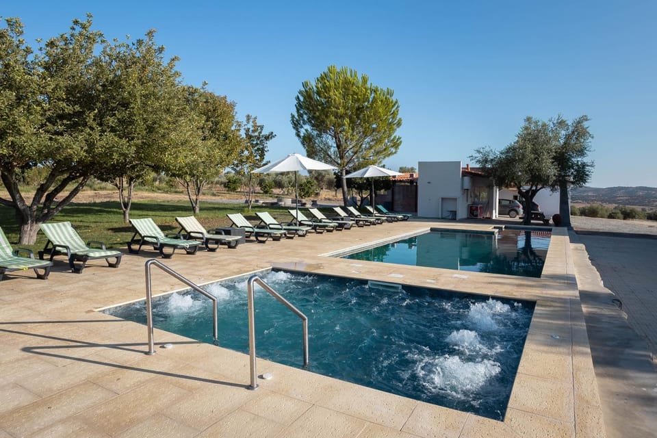 Natural landscape, Hot Tub, Pool view, Swimming pool, sunbed