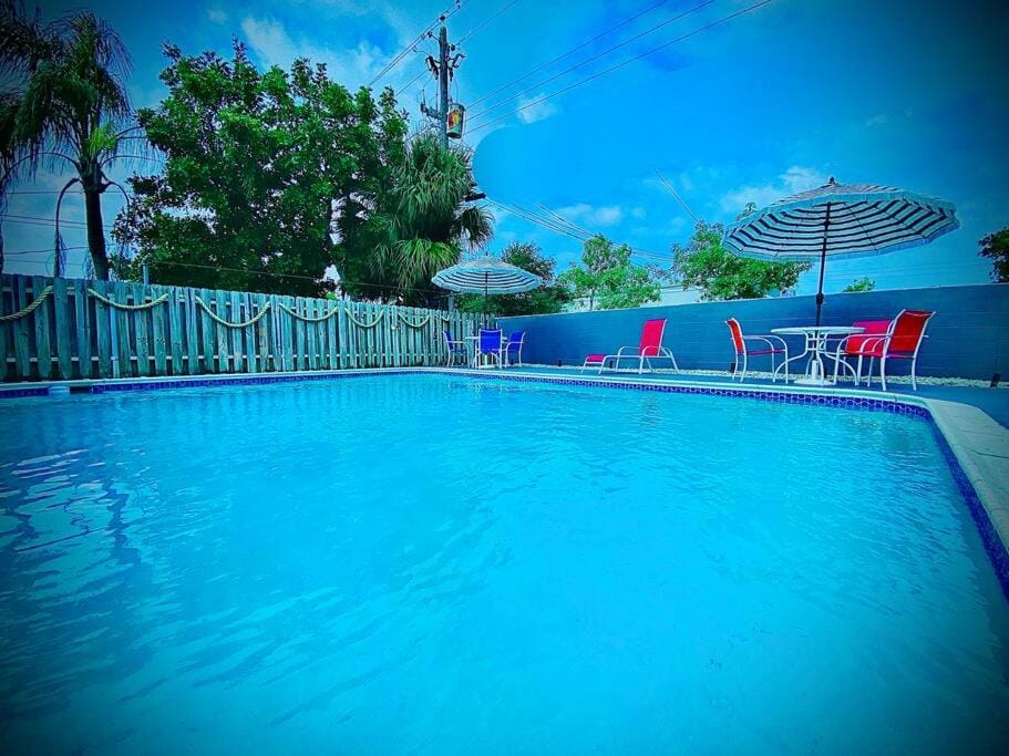 Swimming pool