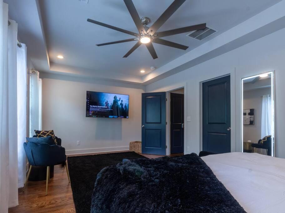 Five75Lux ATL King Bed & Game Room Downtown House in Atlanta