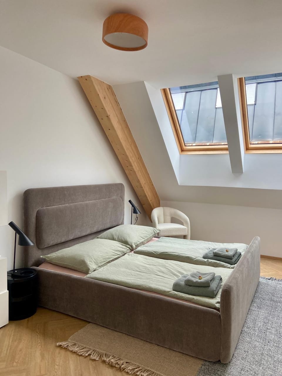 Bed, Photo of the whole room, Bedroom
