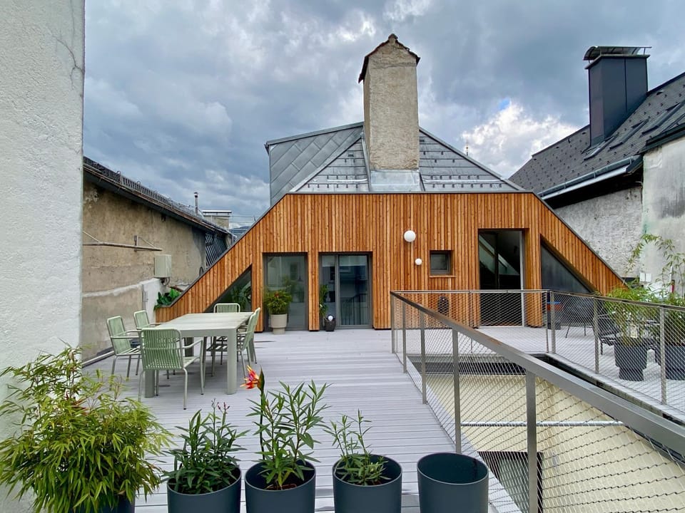 Property building, Patio, Balcony/Terrace, Balcony/Terrace