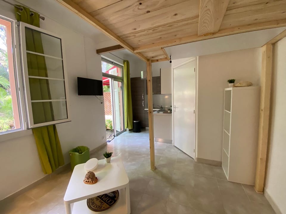 TV and multimedia, Kitchen or kitchenette