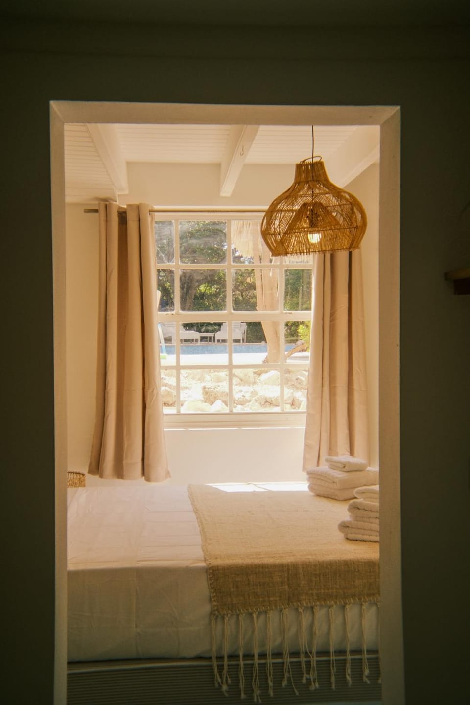 Bed, Bedroom, towels