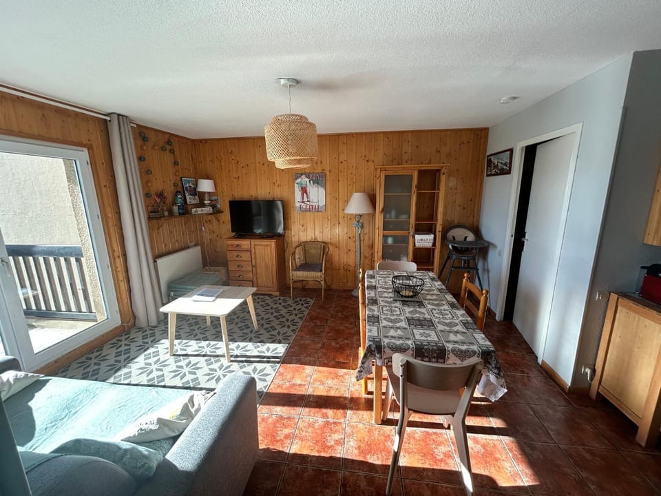 TV and multimedia, Living room, Dining area