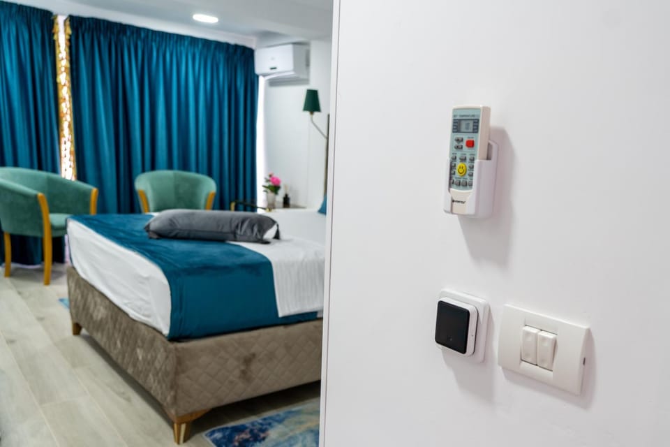 Bed, Bedroom, air conditioner