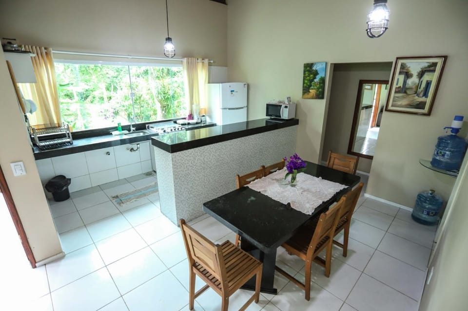 Kitchen or kitchenette, Dining area, oven, stove