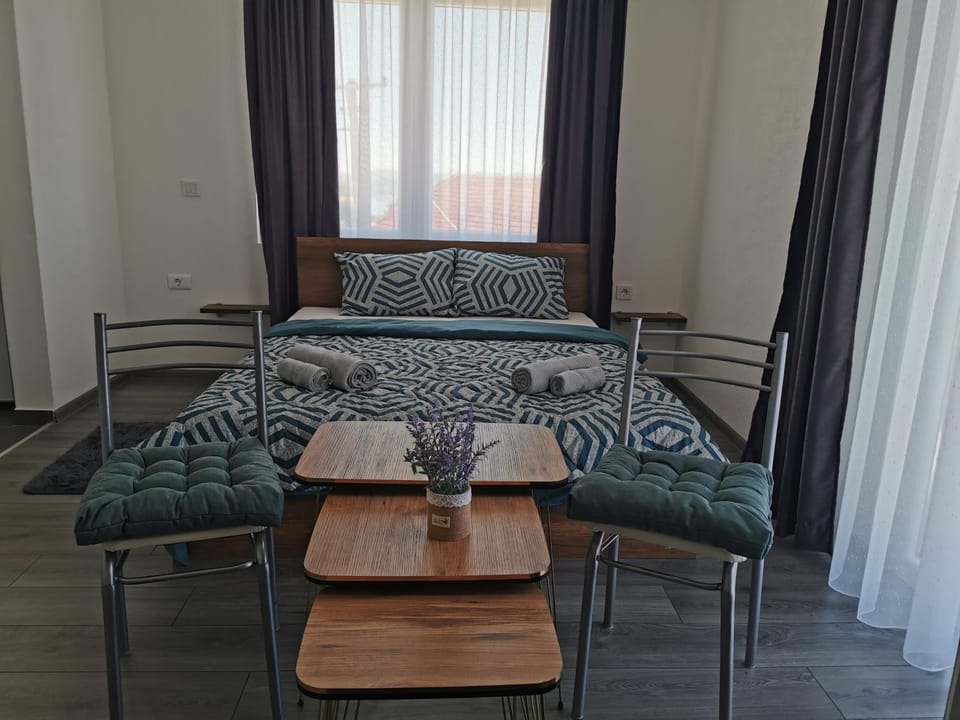 Photo of the whole room, Seating area, Bedroom