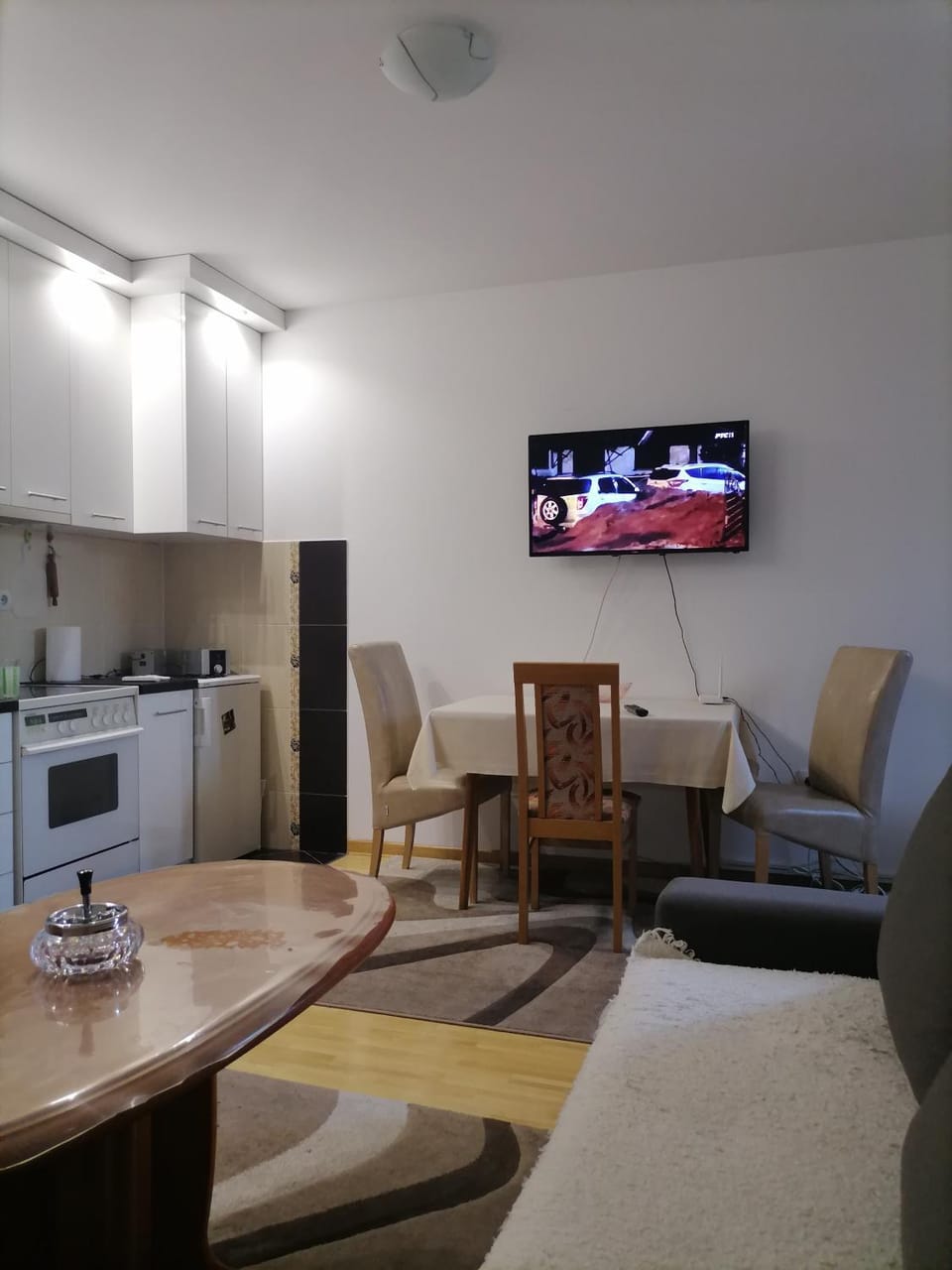 TV and multimedia, Living room, Seating area, Dining area
