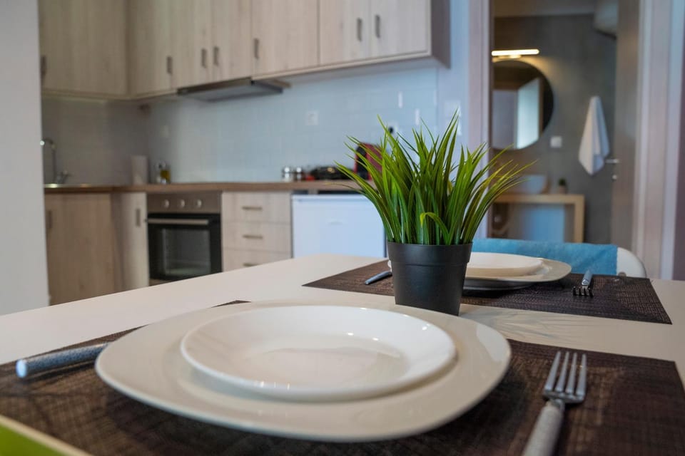 Kitchen or kitchenette, Dining area, pet friendly, stove