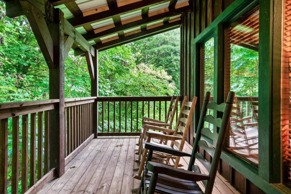 Pool Table Hottub Gburg & Pigeon Forge 8 miles House in Sevier County
