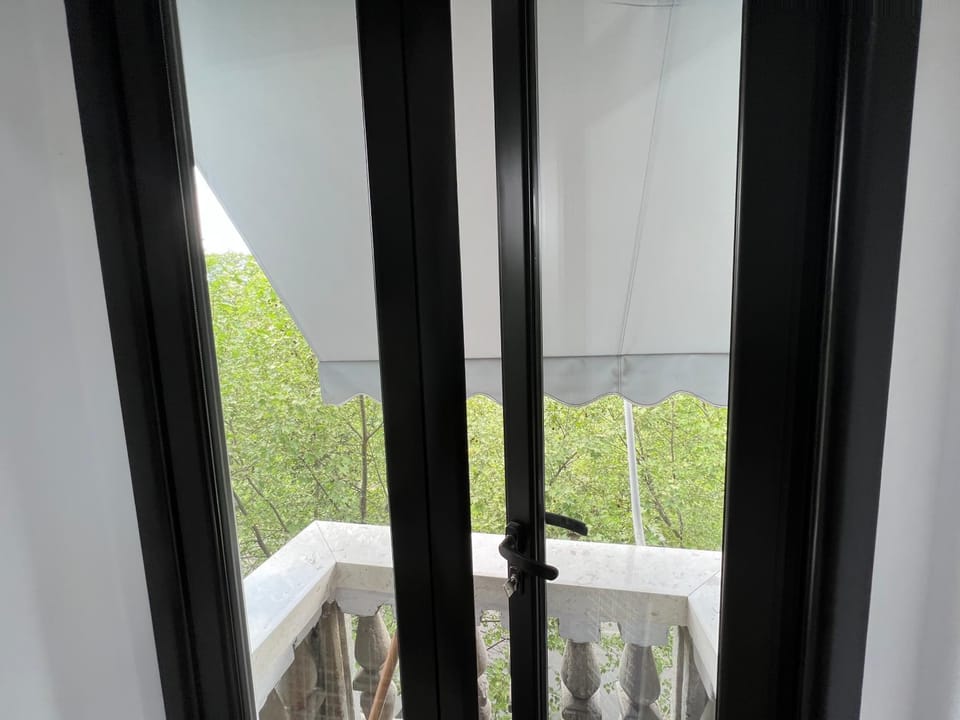 Facade/entrance, Balcony/Terrace, Garden view