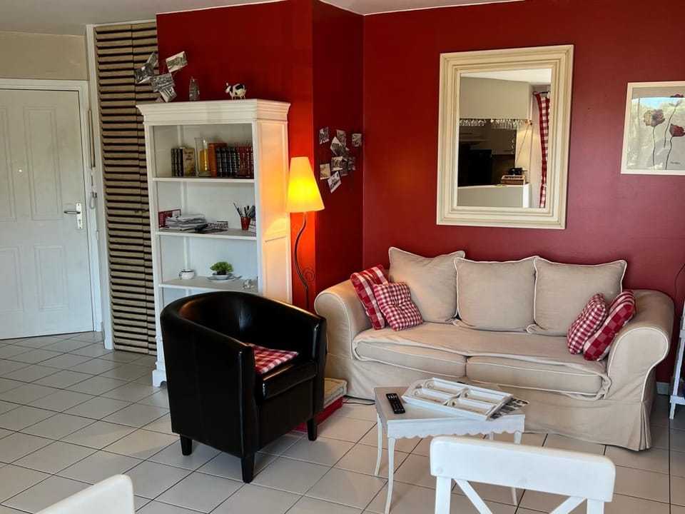 Élégant 2P à Dives-sur-Mer : Terrasse, Proche Plage et Port - FR-1-487-339 Apartment in Cabourg