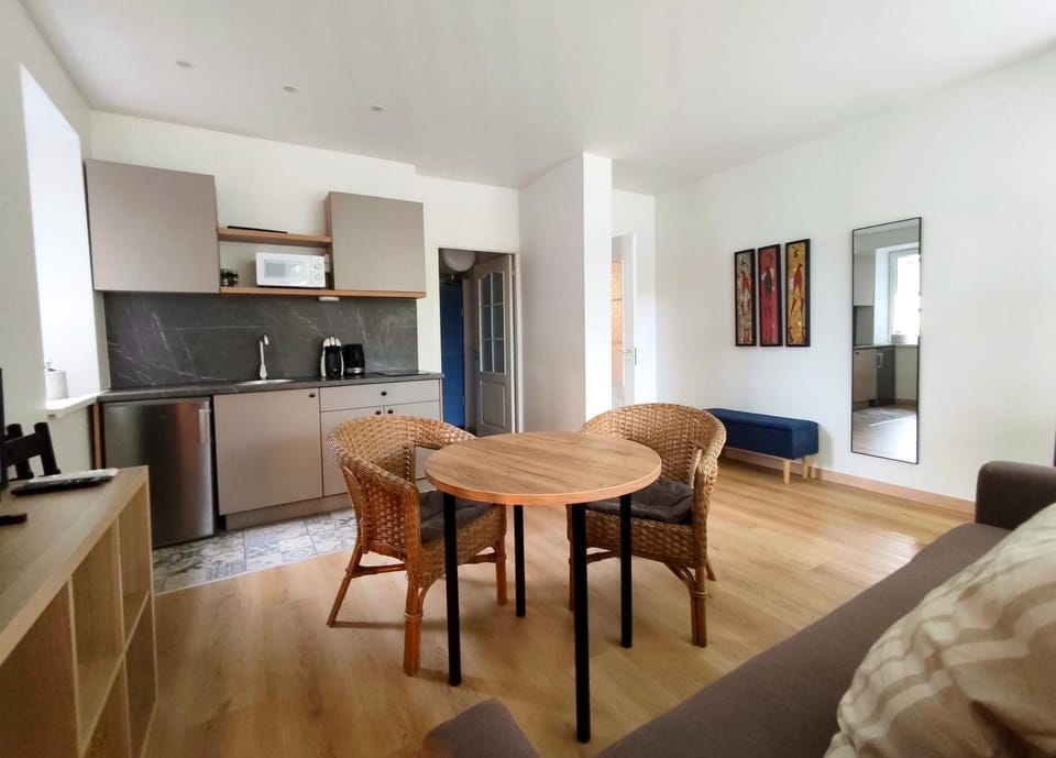 Dining area, kitchen