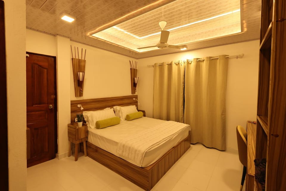 Bed, Photo of the whole room, Bedroom, wardrobe, air conditioner