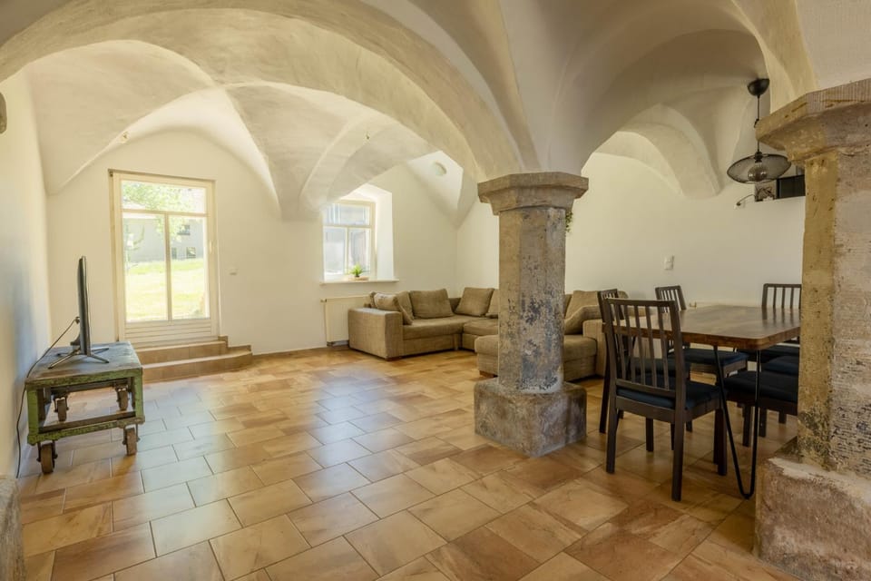 Gewölbe aus dem Jahr 1806 genau zw L und DD Apartment in Saxony