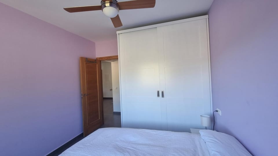 Bedroom, fireplace, wardrobe