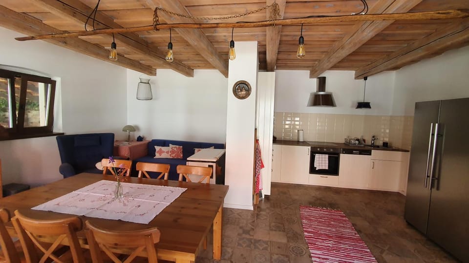 Kitchen or kitchenette, Seating area, Dining area, Communal kitchen