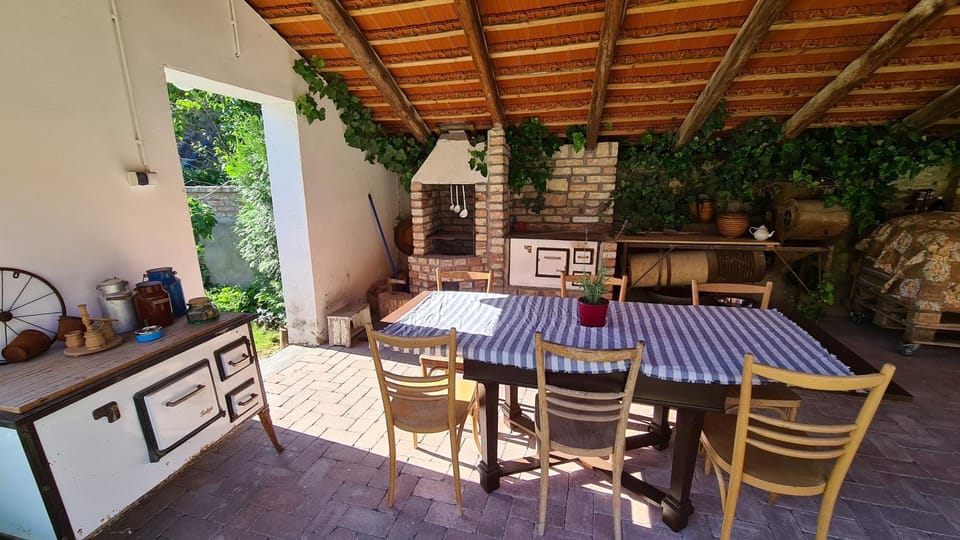 Patio, BBQ facilities, Hot Tub, Seating area, Dining area