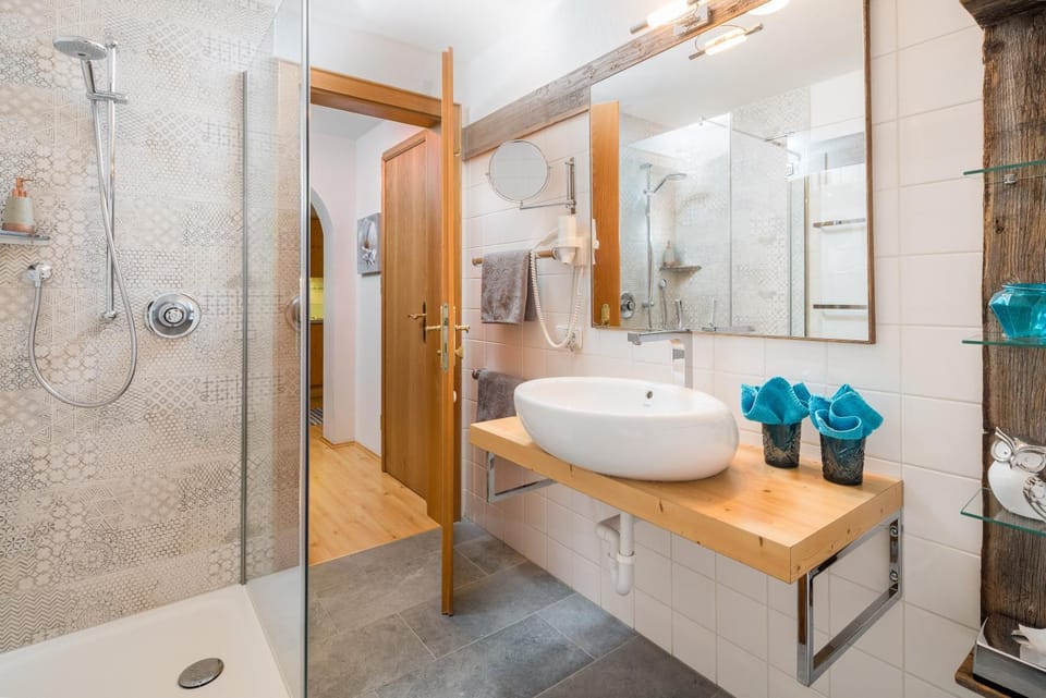 Shower, Bathroom, towels