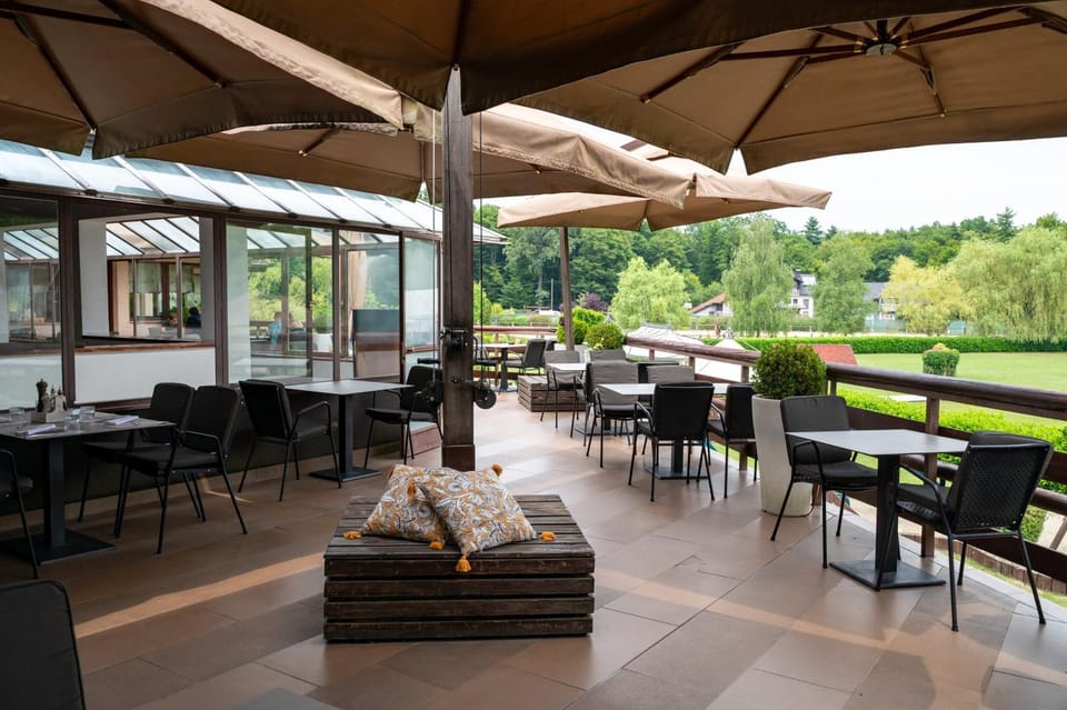 Restaurant/places to eat, Balcony/Terrace, Breakfast