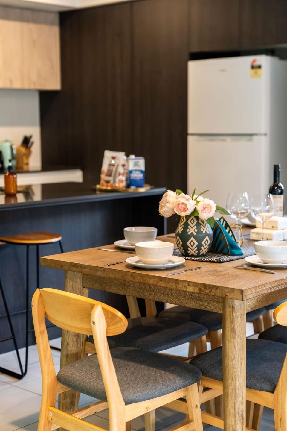 Kitchen or kitchenette, Dining area