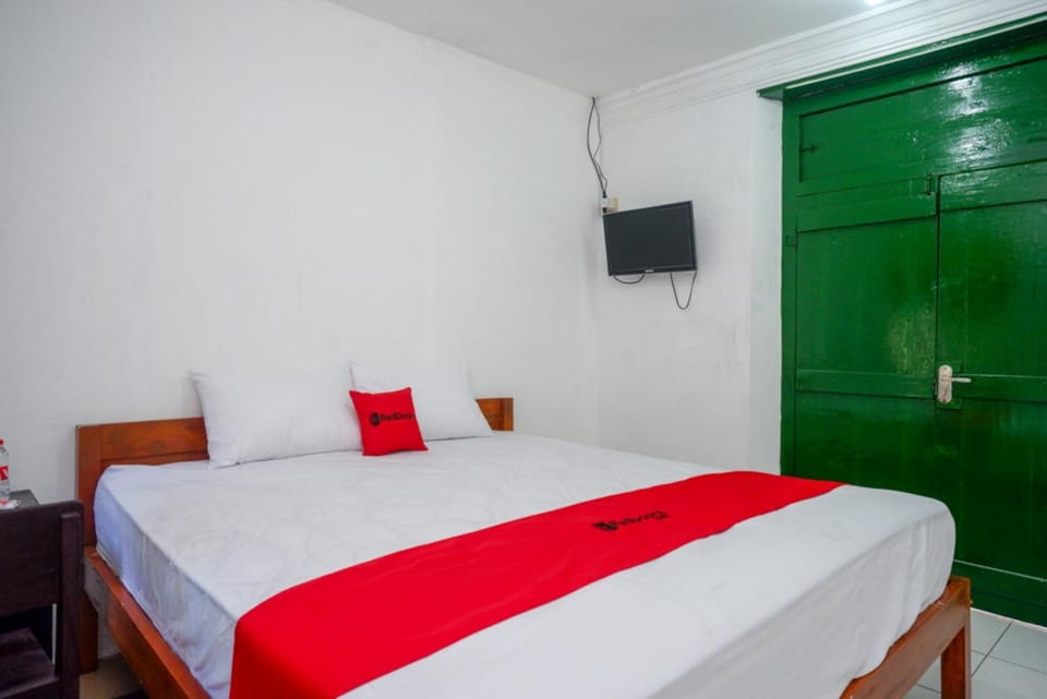 RedDoorz Syariah @ Ndalem Kembang Sore Yogyakarta Hotel in Yogyakarta