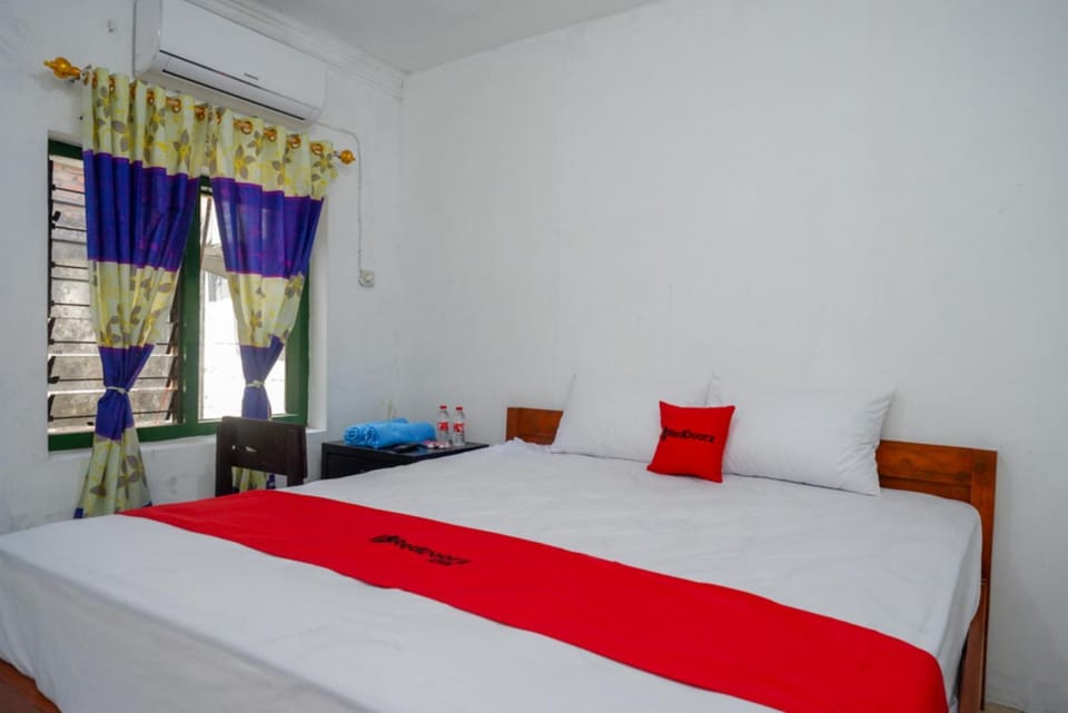 RedDoorz Syariah @ Ndalem Kembang Sore Yogyakarta Hotel in Yogyakarta