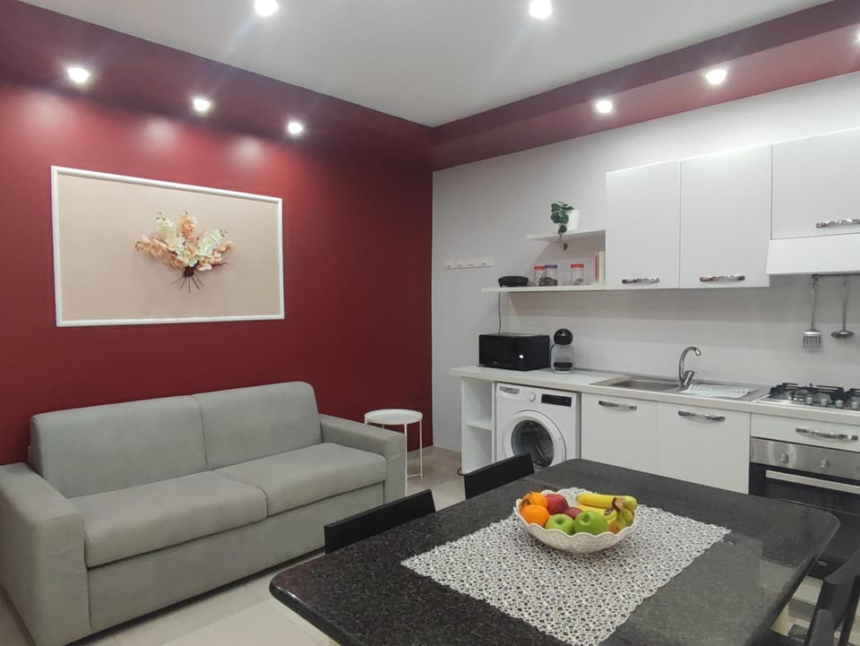 Kitchen or kitchenette, Living room, Food and drinks, Seating area, Dining area, Food, stove