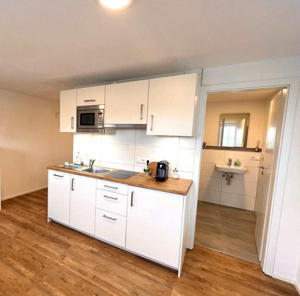 Coffee/tea facilities, Kitchen or kitchenette, dishwasher, microwave, stove