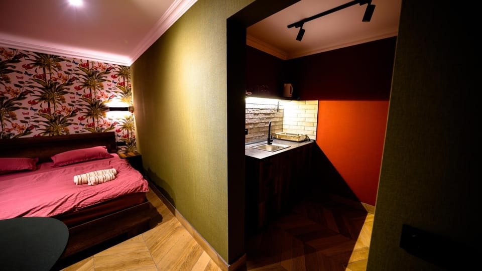 Kitchen or kitchenette, Bedroom