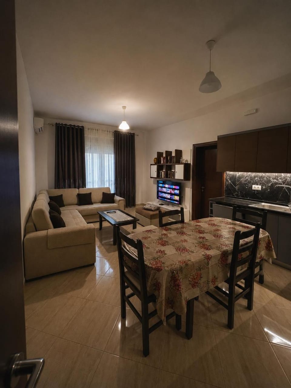 TV and multimedia, Kitchen or kitchenette, Living room, Dining area