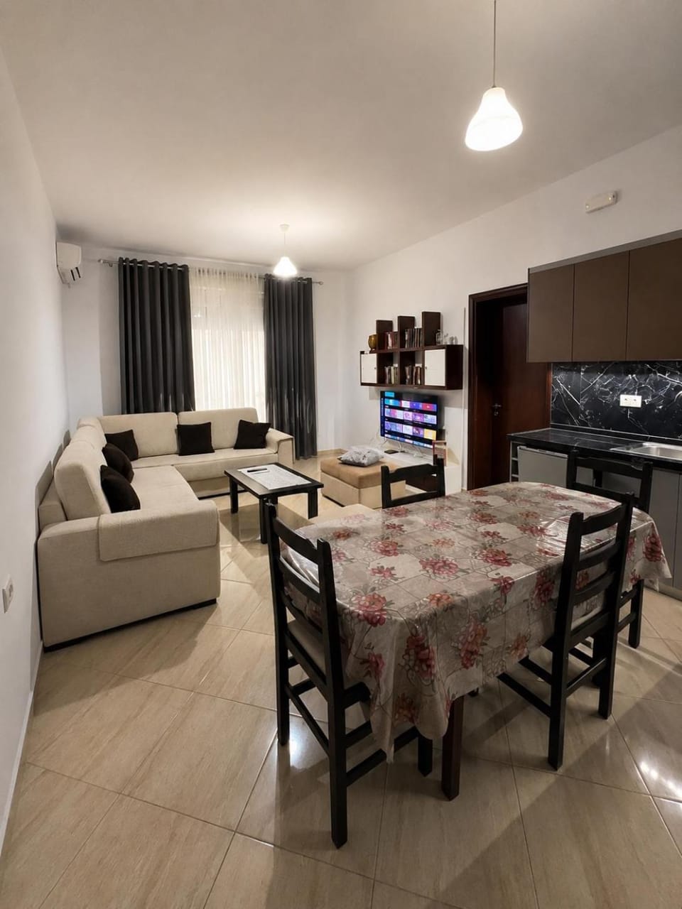 Seating area, Dining area, pet friendly
