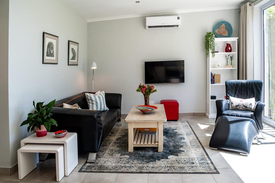 TV and multimedia, Seating area, air conditioner