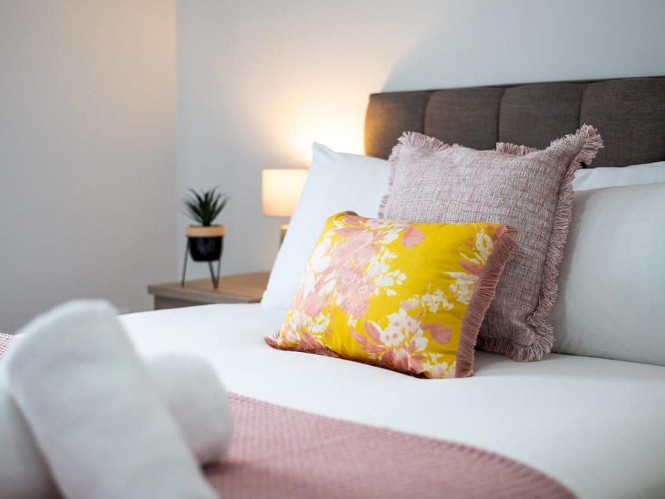 Bed, Other, Bedroom, towels