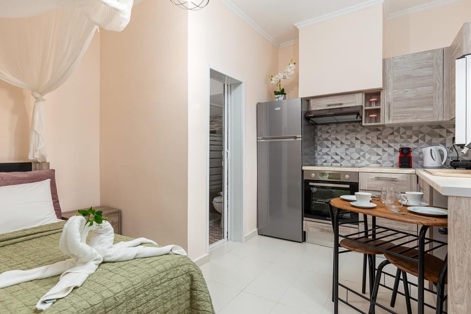 Bed, Kitchen or kitchenette, Photo of the whole room, Bedroom