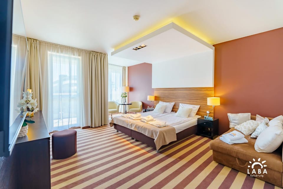 Bed, TV and multimedia, Living room, Photo of the whole room, Seating area, towels