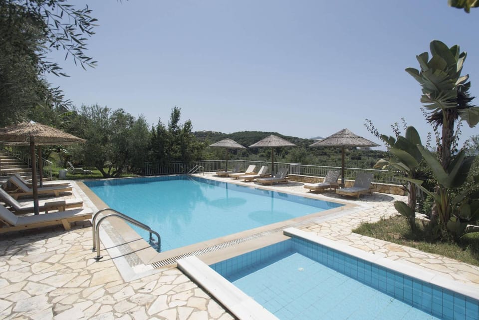 ΣΠΙΤΙ ΣΕ ΣΥΓΚΡΟΤΗΜΑ ΜΕ ΠΙΣΙΝΑ Mary's house House in Messenia
