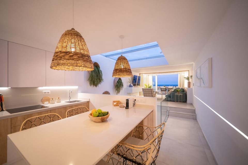 Kitchen or kitchenette, Living room, Food and drinks, Seating area, Dining area, Food, Sea view, Sunrise, Sunset