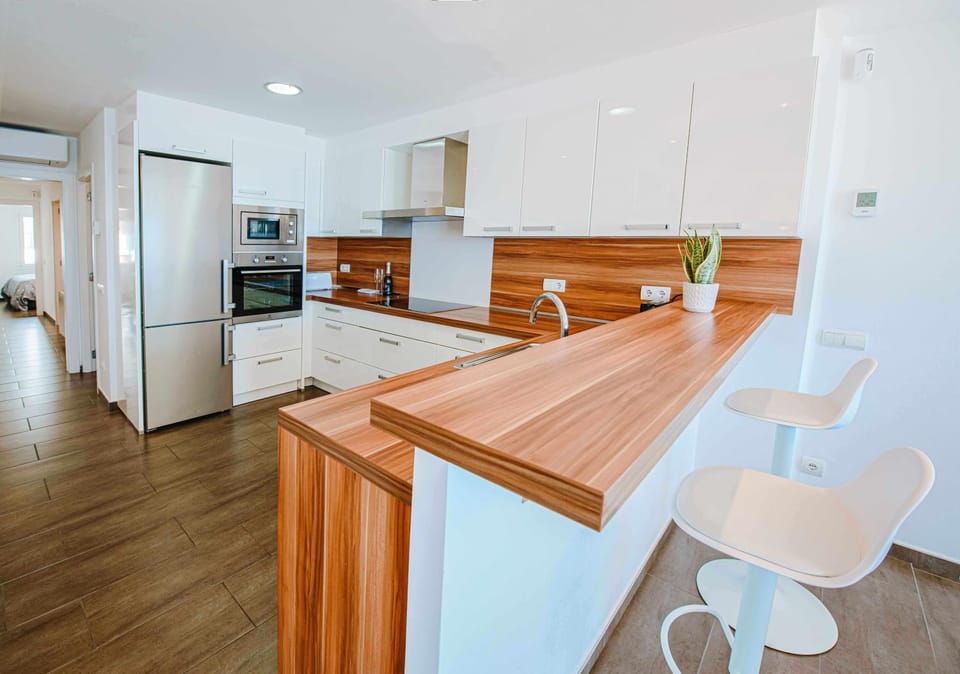 Kitchen or kitchenette, Dining area, pet friendly, stove