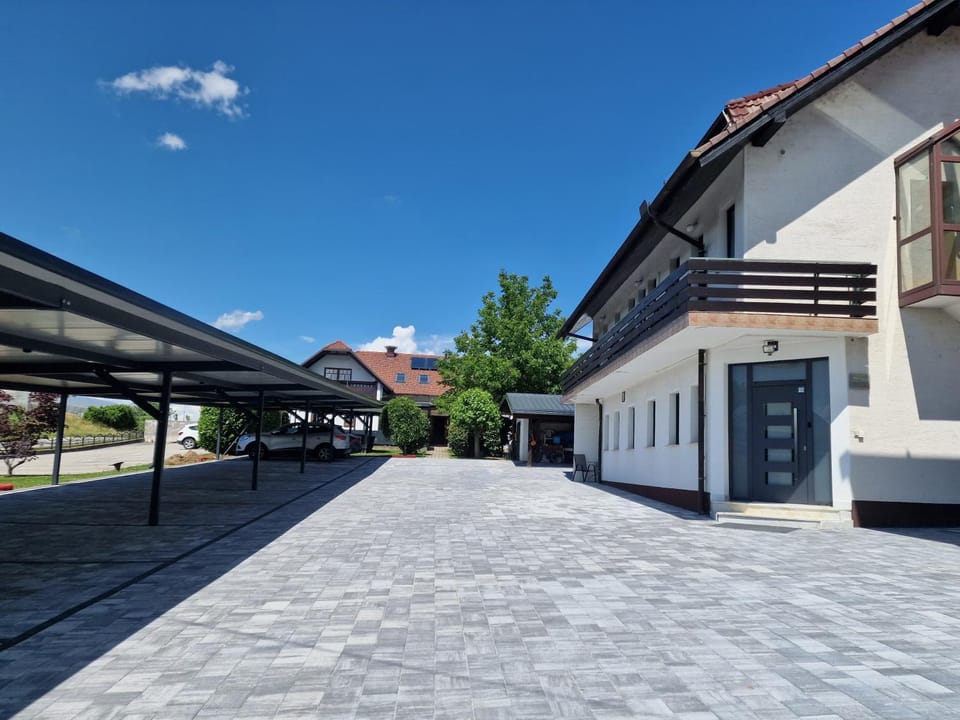 Property building, Facade/entrance, Parking