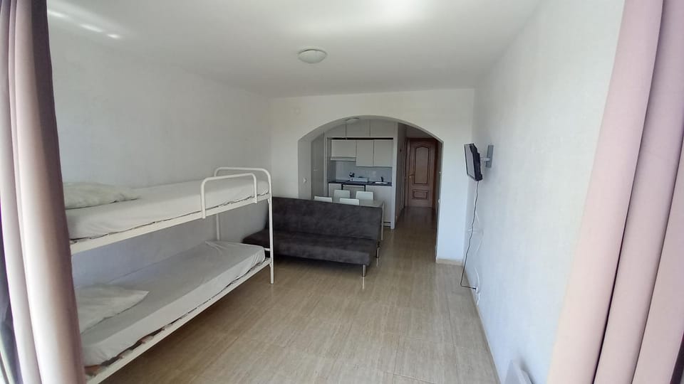 ESTUDIO ROSES CON TERRAZA, VISTAS CANAL Y MAR Apartment in Roses