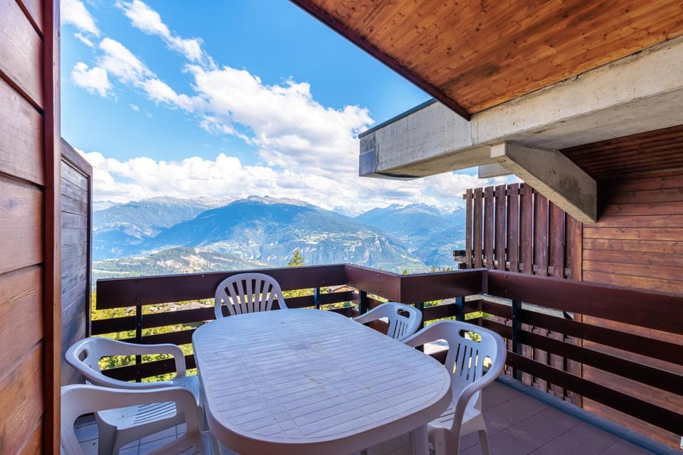 Day, View (from property/room), Balcony/Terrace, Balcony/Terrace, Mountain view